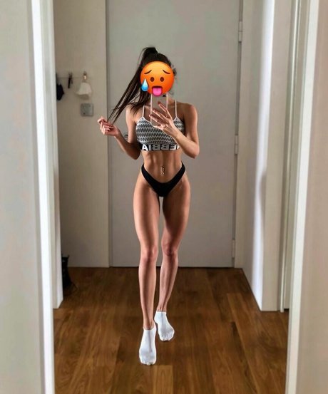 Nahá fotka uniklých OnlyFans od Krlnj
