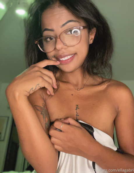 Alaston vuotanut OnlyFans-kuva Ellagabri