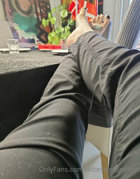 Nøgent lækket OnlyFans-billede af Ditteslegsandfeet
