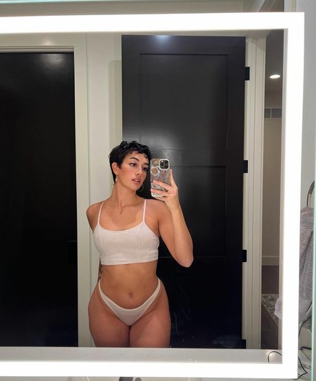 Обнаженная фотография утечки OnlyFans от Gianna Evelyn