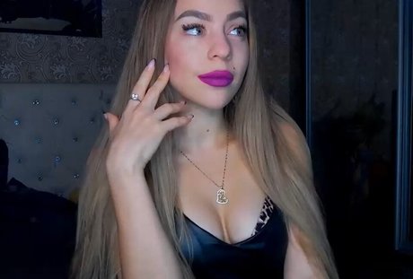 Girlhomealone