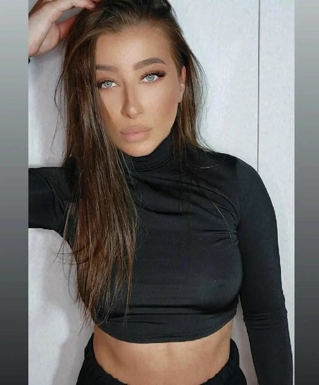 Naken läckt OnlyFans-bild av Roxanasilvanasandu