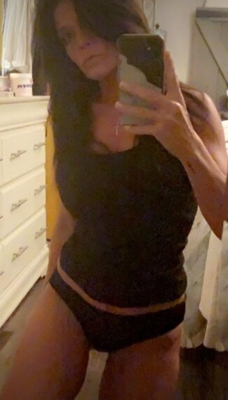 Alaston vuotanut OnlyFans-kuva Honey Milf