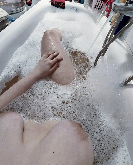 Обнаженная фотография утечки OnlyFans от Babygoyangi
