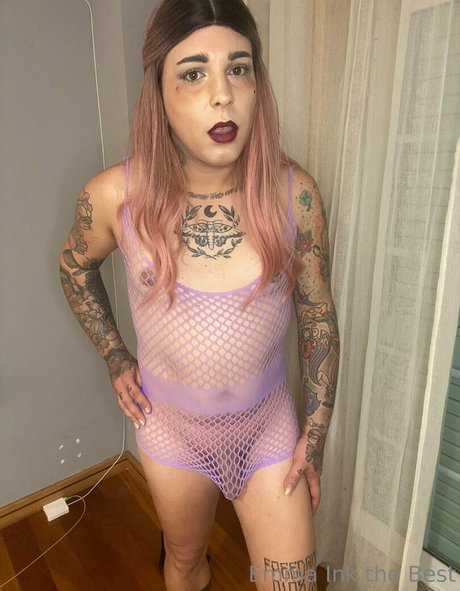 Nahá fotka uniklých OnlyFans od Emmaink13