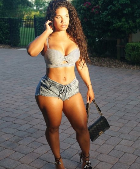 Naken lekkede OnlyFans-bilde av Kathy Drayton