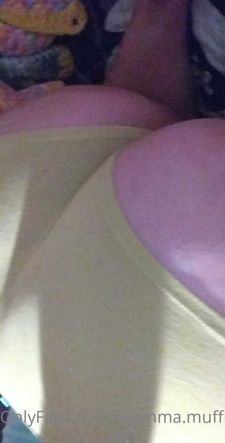 Обнаженная фотография утечки OnlyFans от Mommamuffin69