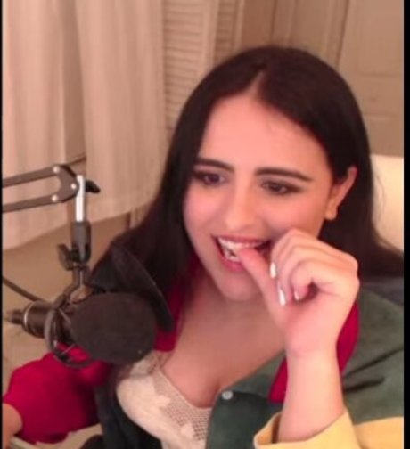 Nahá fotka uniklých OnlyFans od Alliebeemac