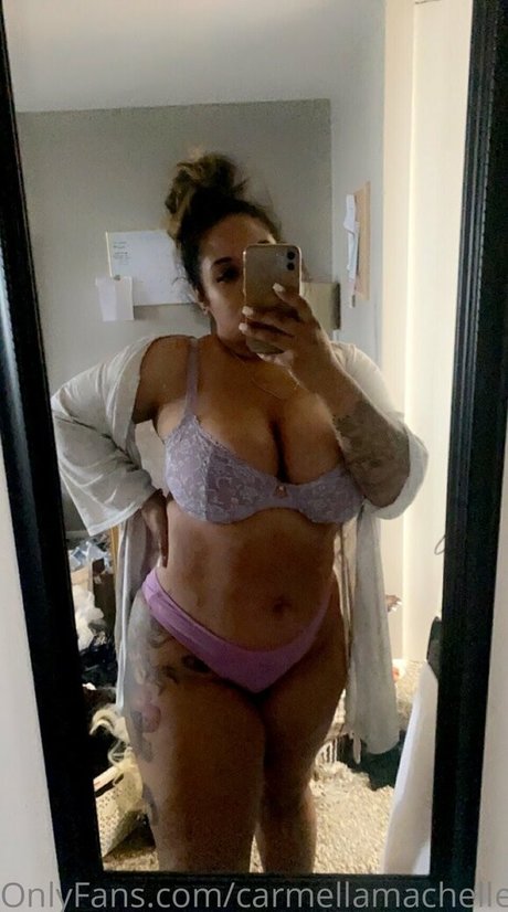 Naakte gelekte OnlyFans-foto van Carmellamachelle