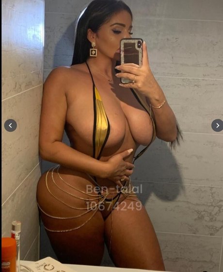 Обнаженная фотография утечки OnlyFans от Anais Bragadias