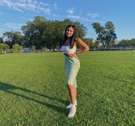 Nahá fotka uniklých OnlyFans od Emma Regala