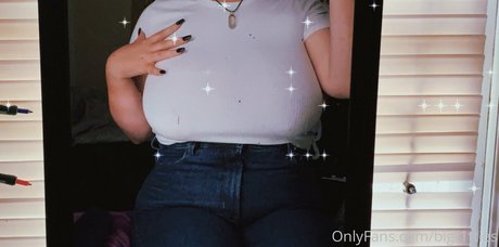 Nahá fotka uniklých OnlyFans od Bigt1tties