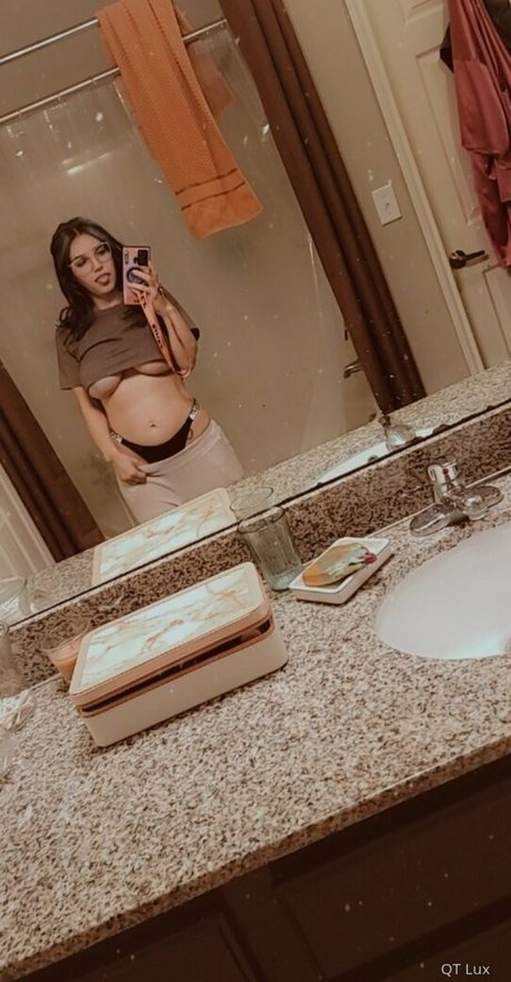 Nahá fotka uniklých OnlyFans od Qtlux