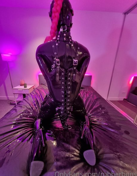 Naken läckt OnlyFans-bild av Rubberbuns