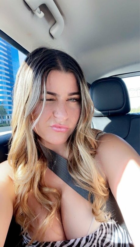 Nahá fotka uniklých OnlyFans od Emma R B