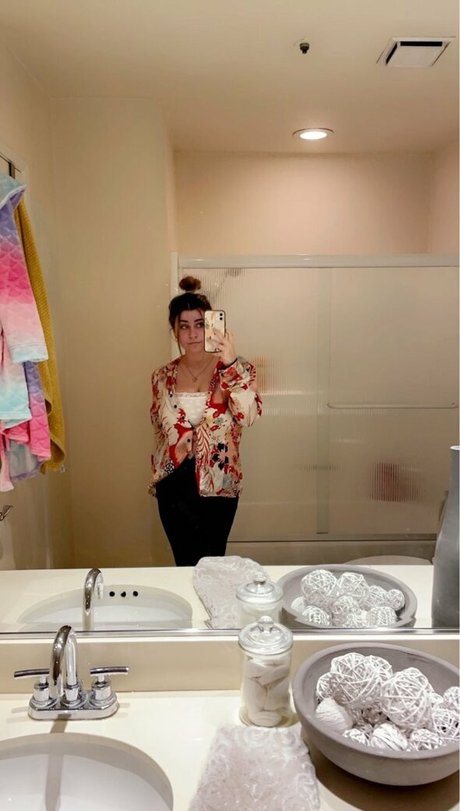 Emma R B OnlyFans 유출 누드 사진