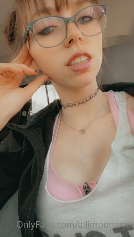 Allimoonaxxx