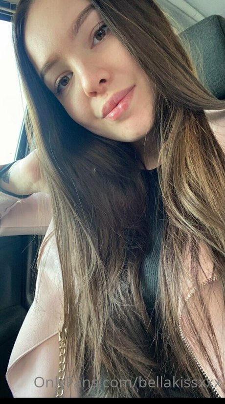Naken läckt OnlyFans-bild av Bellakissxxx