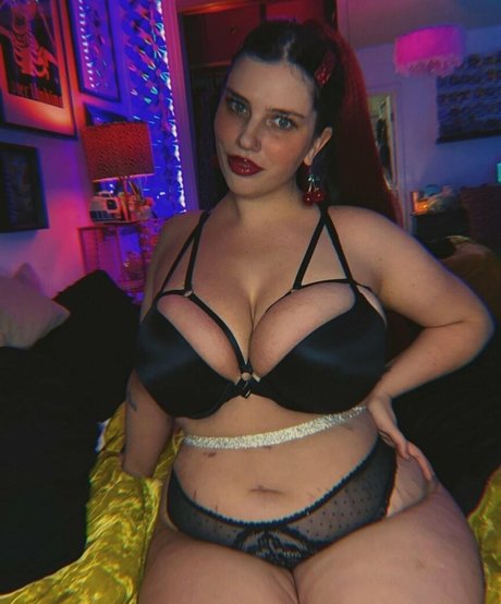 Nahá fotka uniklých OnlyFans od Nikkimichay