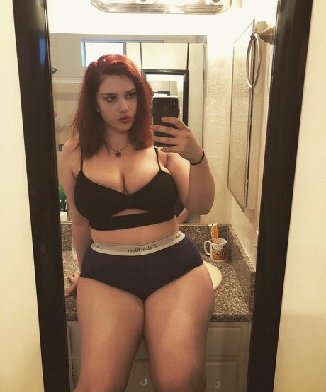 Alasti lekkinud OnlyFans-i pilt Nikkimichay