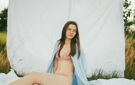 Nahá fotka uniklých OnlyFans od Emmihill