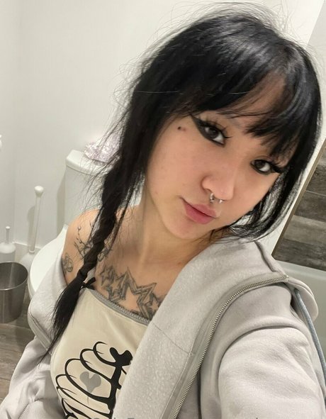 Alasti lekkinud OnlyFans-i pilt Rayraylovesyou