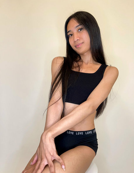 Naken läckt OnlyFans-bild av Bankfemboy