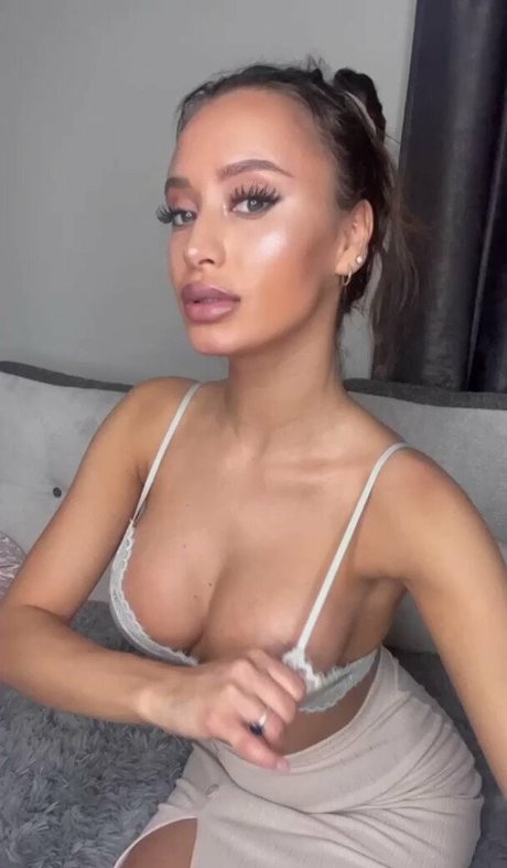 Naken läckt OnlyFans-bild av Tessa Maven