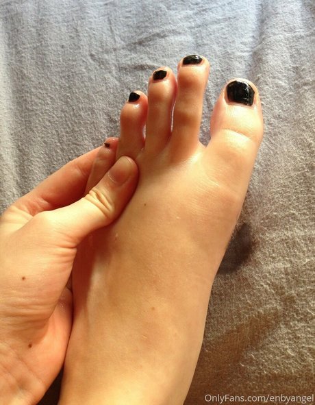 Naken läckt OnlyFans-bild av Enbyangel