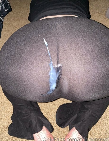 Alasti lekkinud OnlyFans-i pilt Grindonmyd