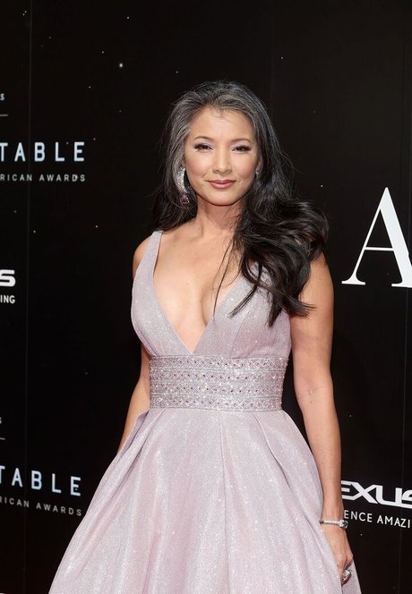 Naken lekkede OnlyFans-bilde av Kelly Hu
