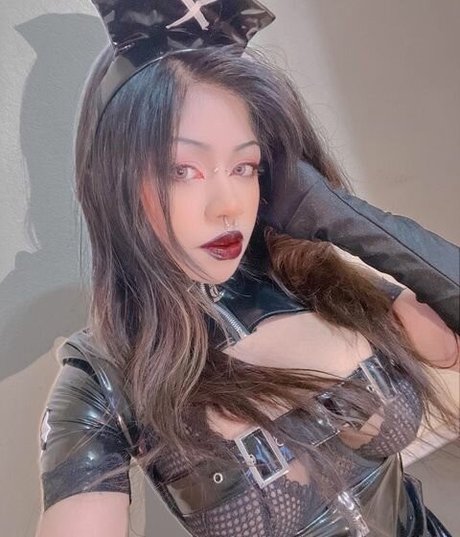 Nahá fotka uniklých OnlyFans od Distortedeyes