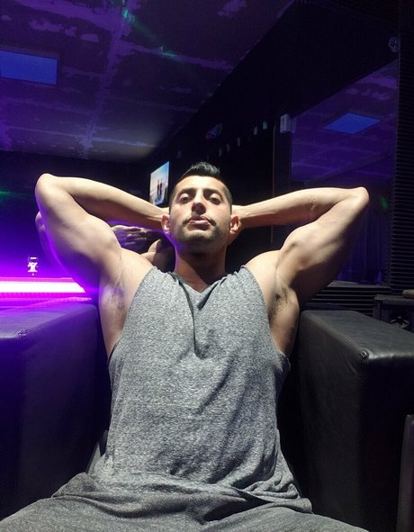 Naakte gelekte OnlyFans-foto van Eliseoantoniofree