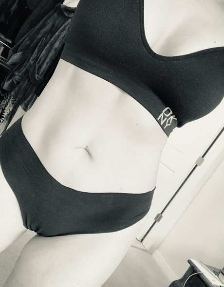 Alasti lekkinud OnlyFans-i pilt Unconstrainedbyu