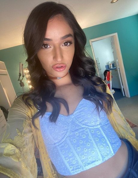 Alaston vuotanut OnlyFans-kuva Emilywillisxxx