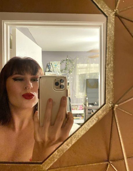 Alasti lekkinud OnlyFans-i pilt Creign