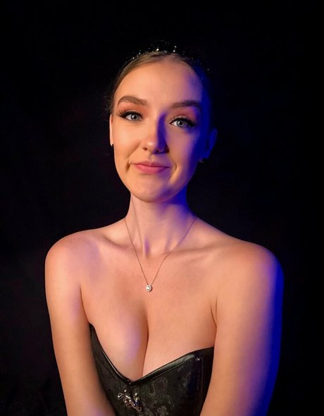 Foxyopheliaa  nude leaked OnlyFans photo