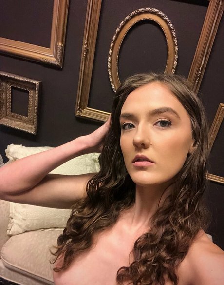 Naken läckt OnlyFans-bild av Foxyopheliaa
