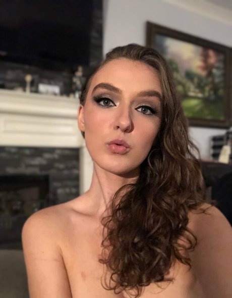 Nahá fotka uniklých OnlyFans od Foxyopheliaa