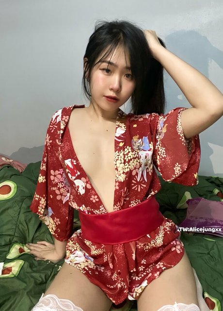 Nahá fotka uniklých OnlyFans od Alicejungxx