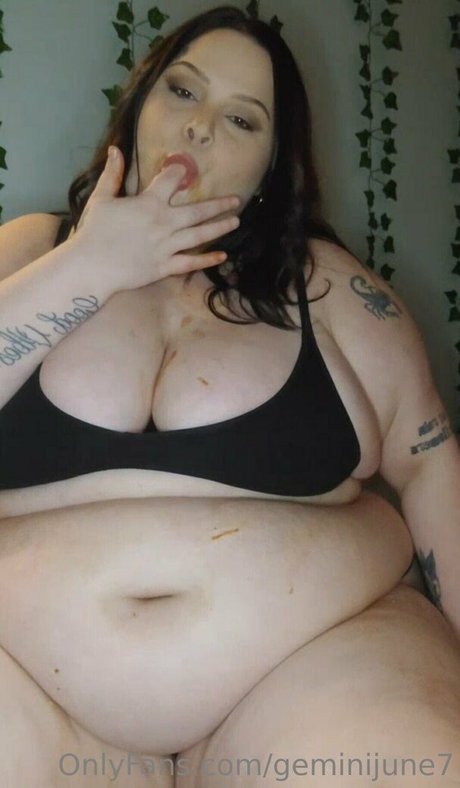 Nahá fotka uniklých OnlyFans od Geminijune7