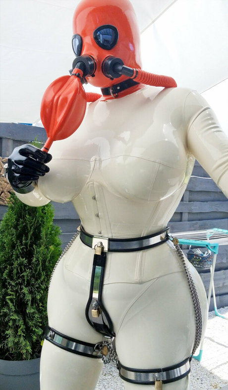 Nahá fotka uniklých OnlyFans od Rubberdollemma
