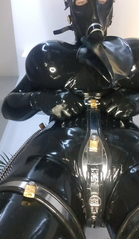 Rubberdollemma