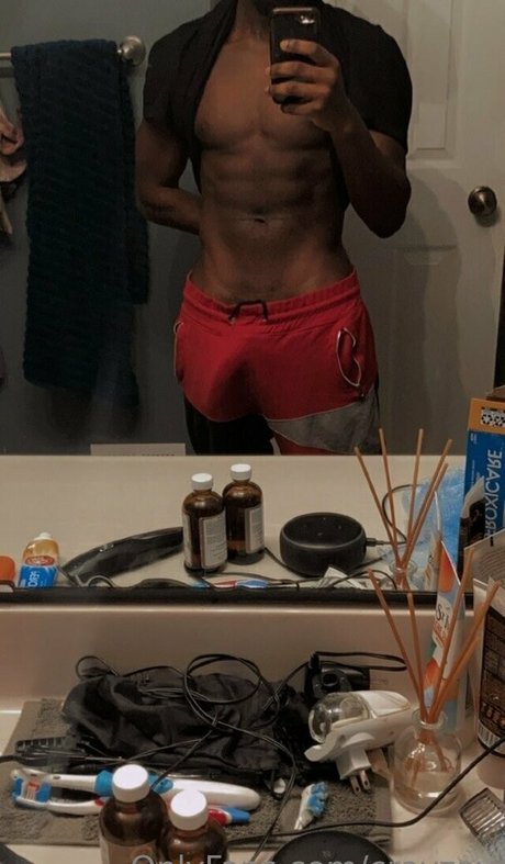 Alaston vuotanut OnlyFans-kuva Crayzay