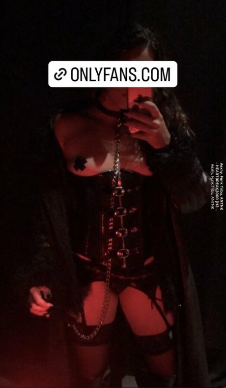 Nahá fotka uniklých OnlyFans od Mostcharismaticgurl