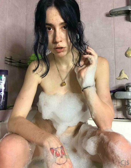 Nahá fotka uniklých OnlyFans od Tinybarbie