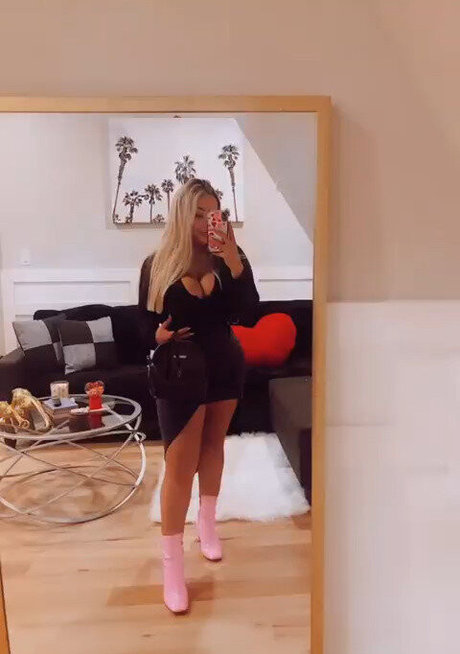 Nahá fotka uniklých OnlyFans od Tatiana Gianacopoulos