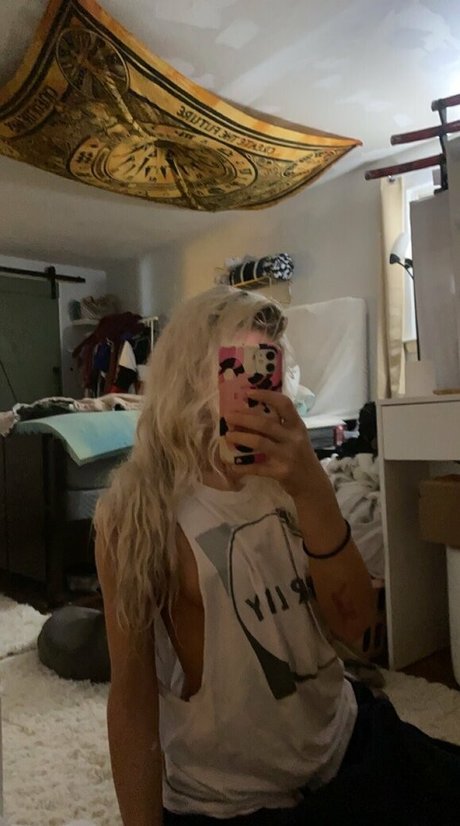 Alaston vuotanut OnlyFans-kuva Bellahaleyyy