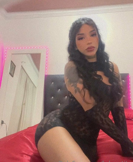 Nahá fotka uniklých OnlyFans od Krlypetite