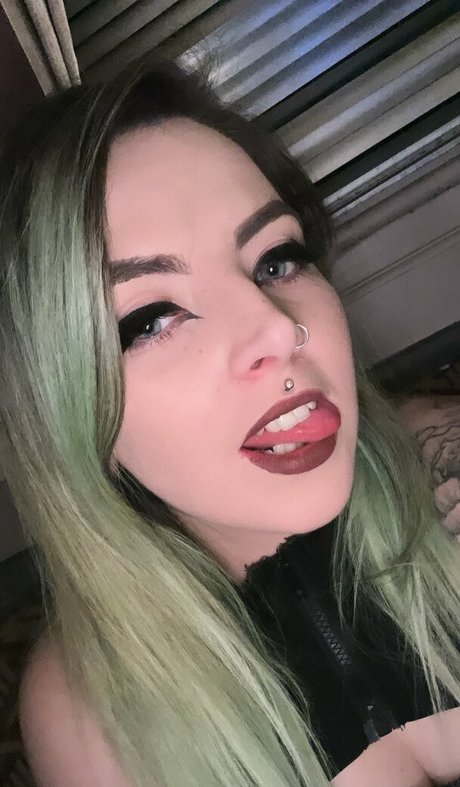 Naken läckt OnlyFans-bild av Spitwicked